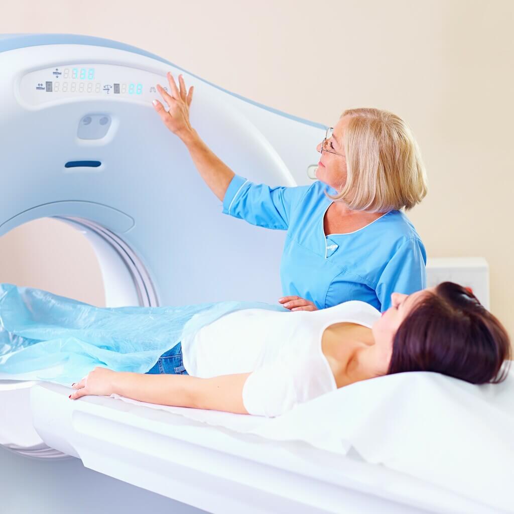 Krótka zwłoka z wykonaniem rezonansu po urazie uda nie utrudni lekarzowi diagnozy